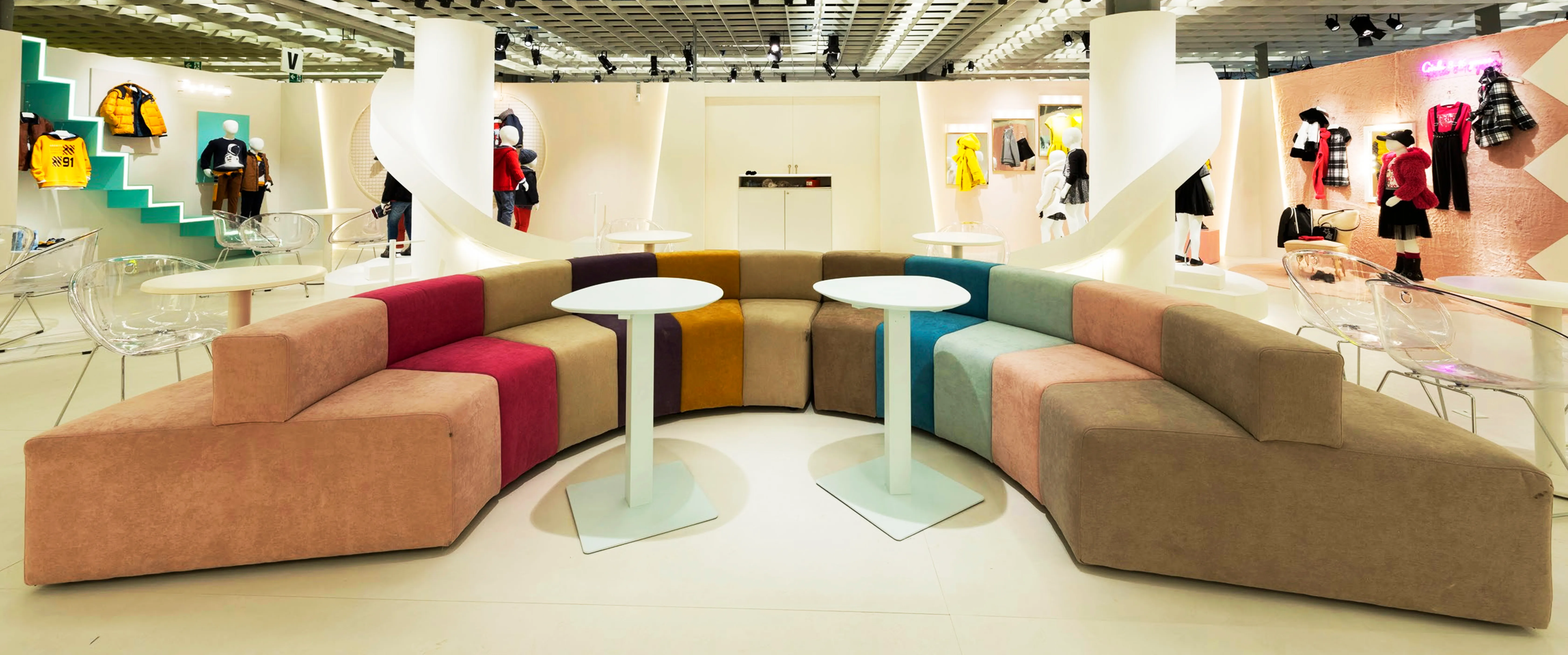 Custom double-height exhibition stand at international trade fair — designed by Stand-Out Barcelona